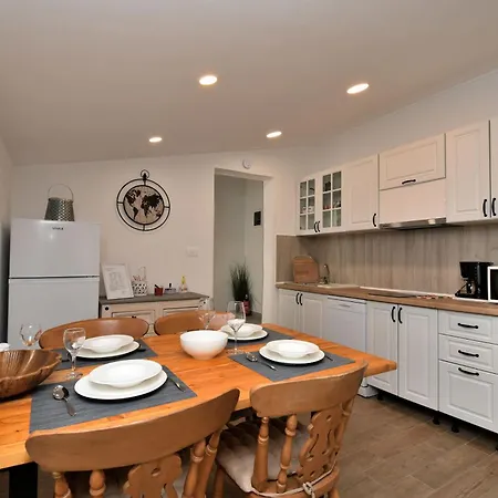Daire Apartments Plomin *