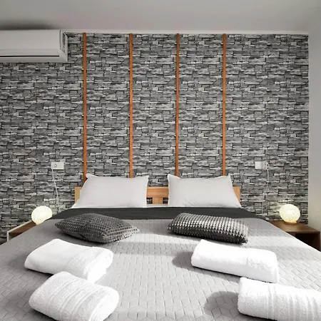 Apartments Plomin アパート プロミン