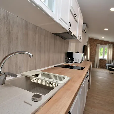 Apartments Plomin شقة