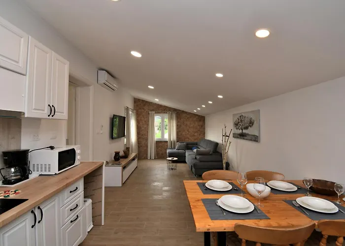 公寓 Apartments Plomin