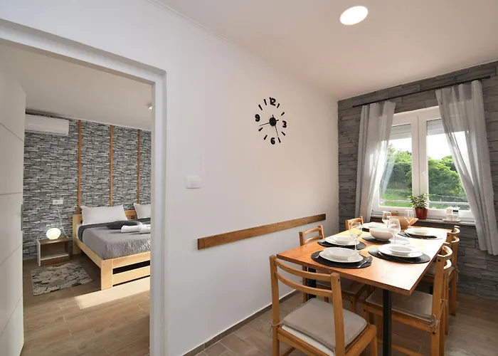 公寓 Apartments Plomin 普罗明