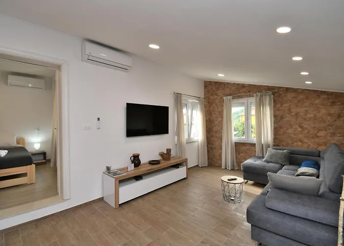 公寓 Apartments Plomin 普罗明